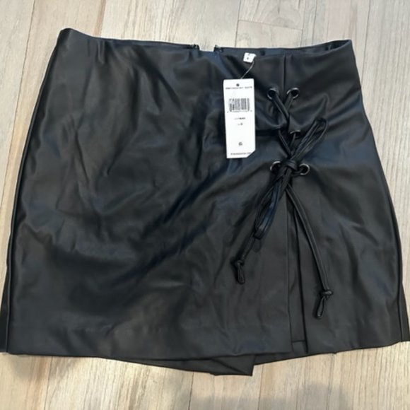 BCBGeneration Black Leather Mini Skort - Size 6 - NWT - Picture 2 of 5